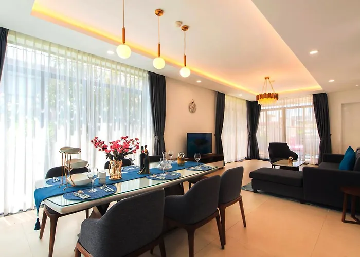 Sunny Smes - Virgo Nha Trang