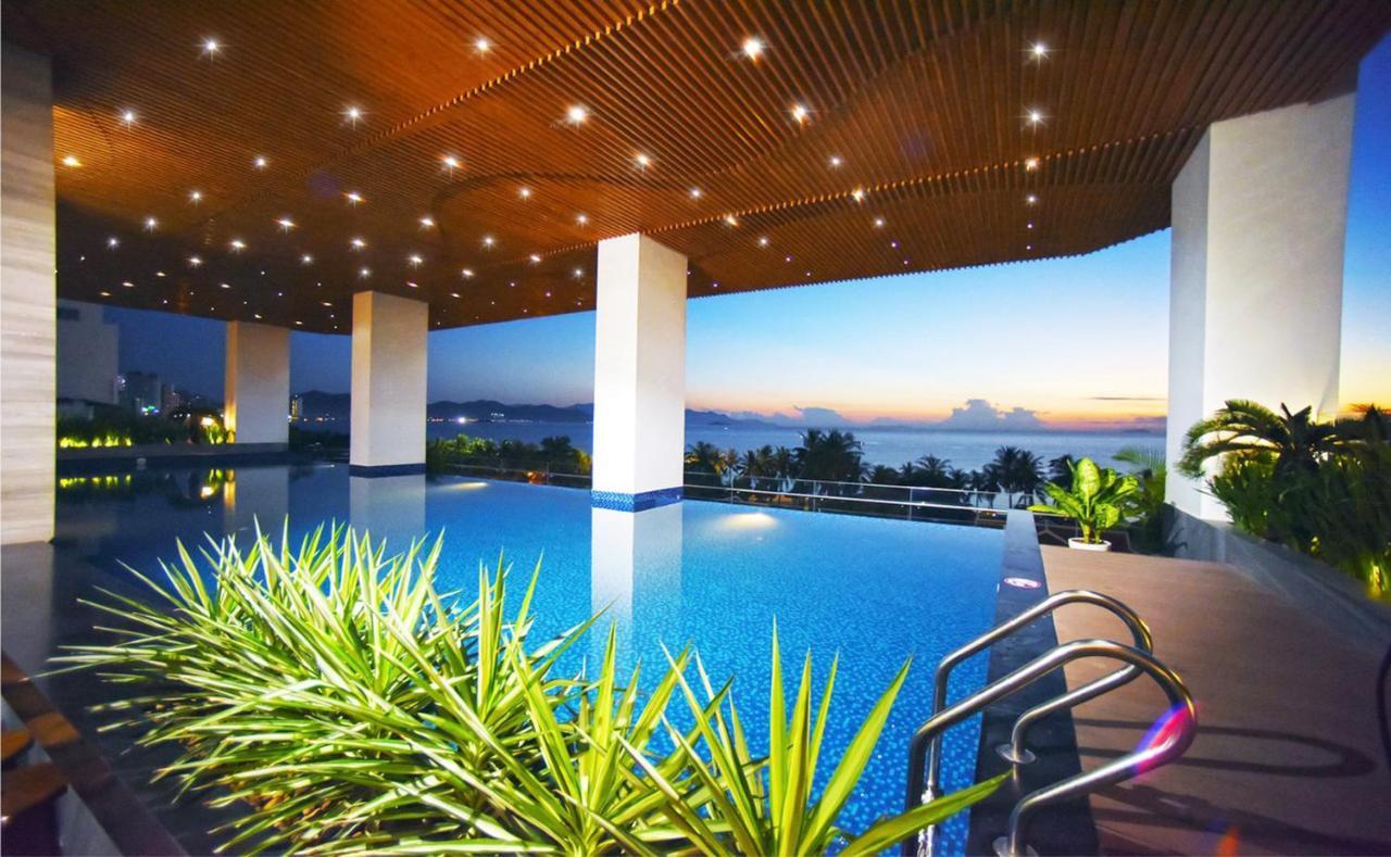 Sunny Smes - Virgo Nha Trang