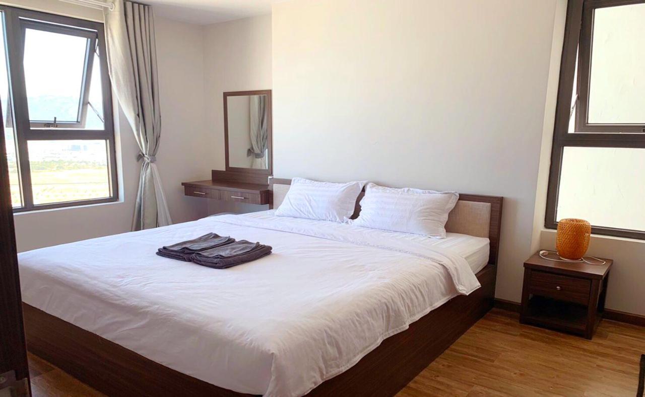 Sunny Smes - Virgo Apartment *