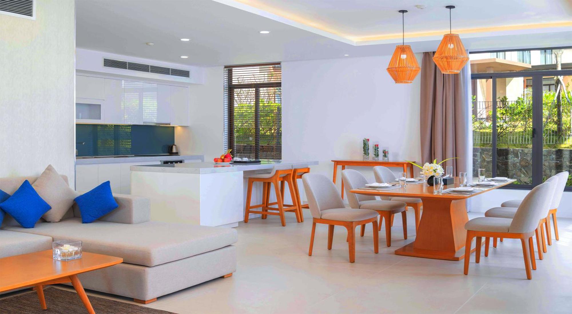 Sunny Smes - Virgo Apartment *