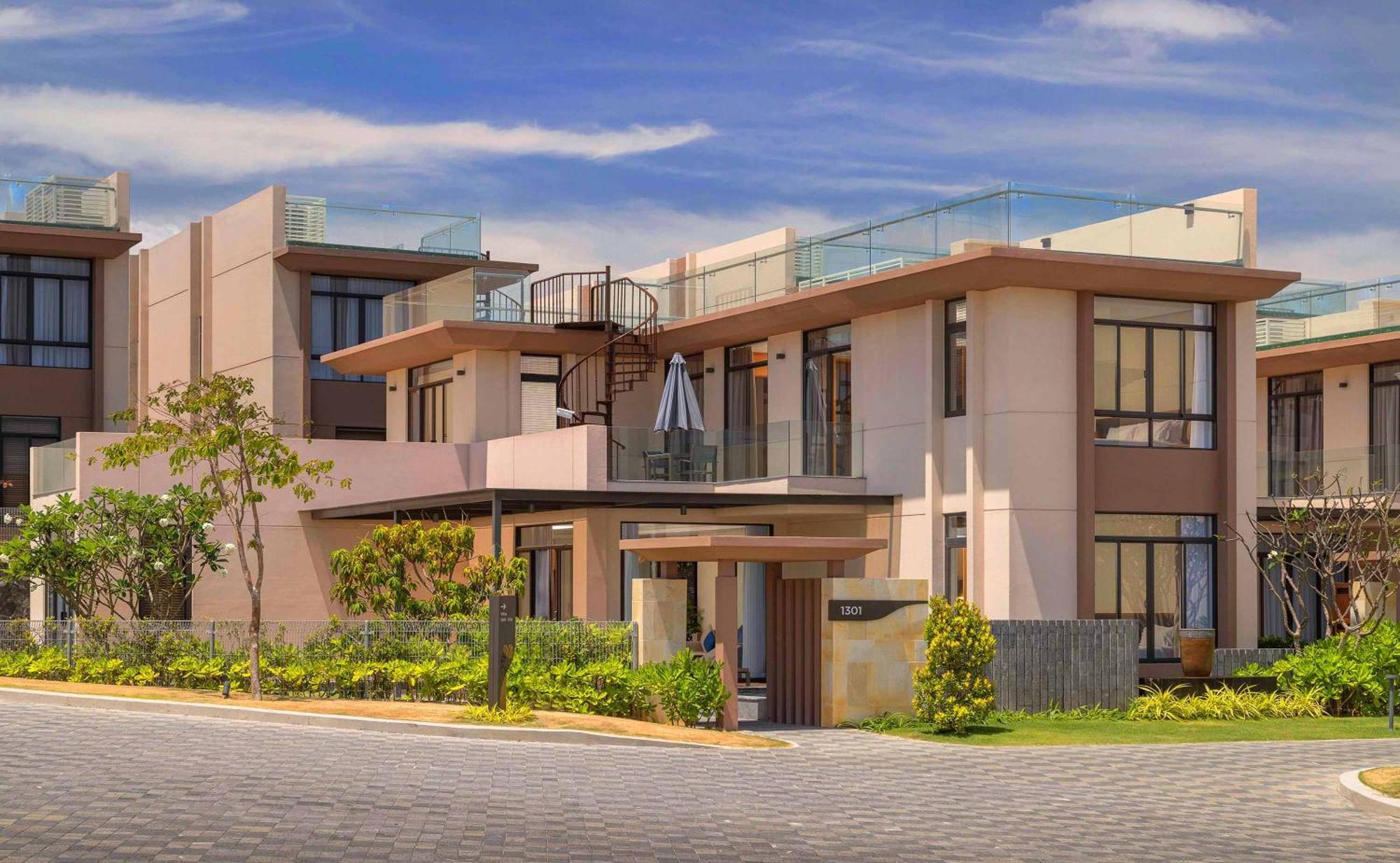 Sunny Smes - Virgo Apartment *